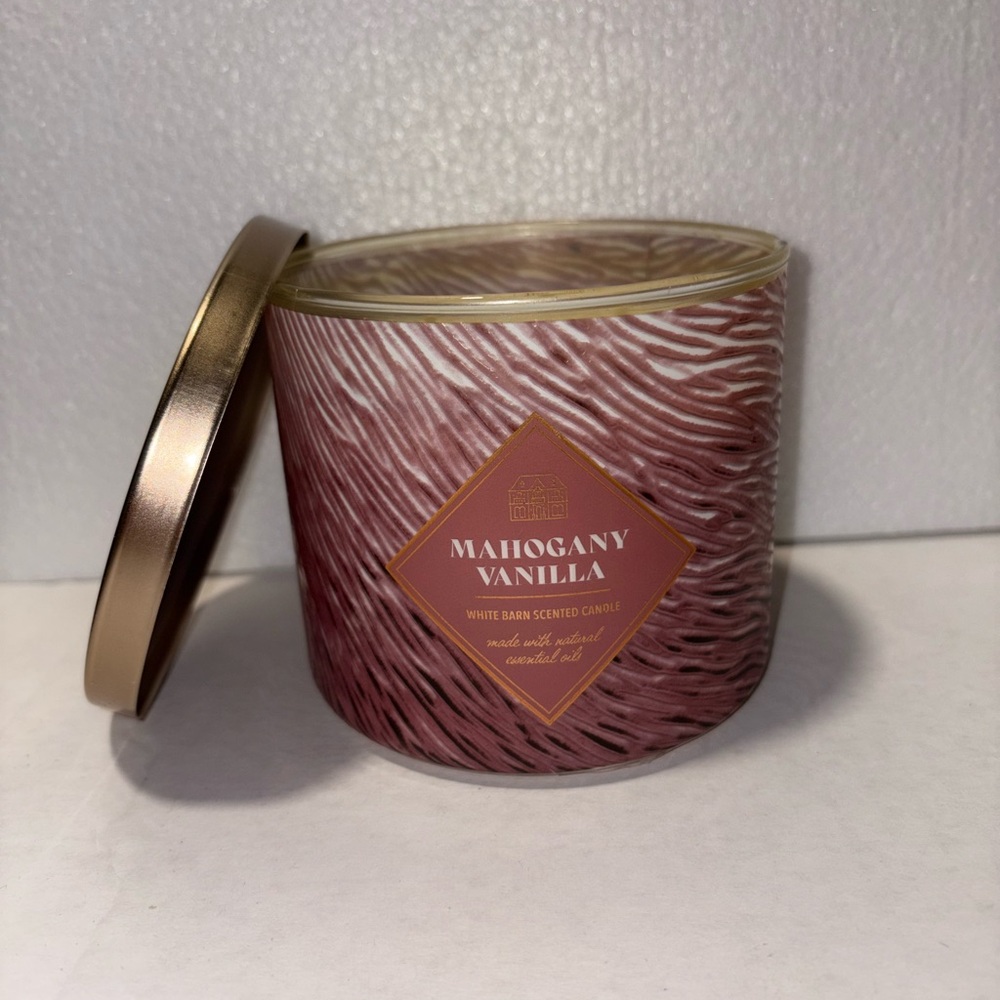 White Barn Mahogany Vanilla Scented Candle